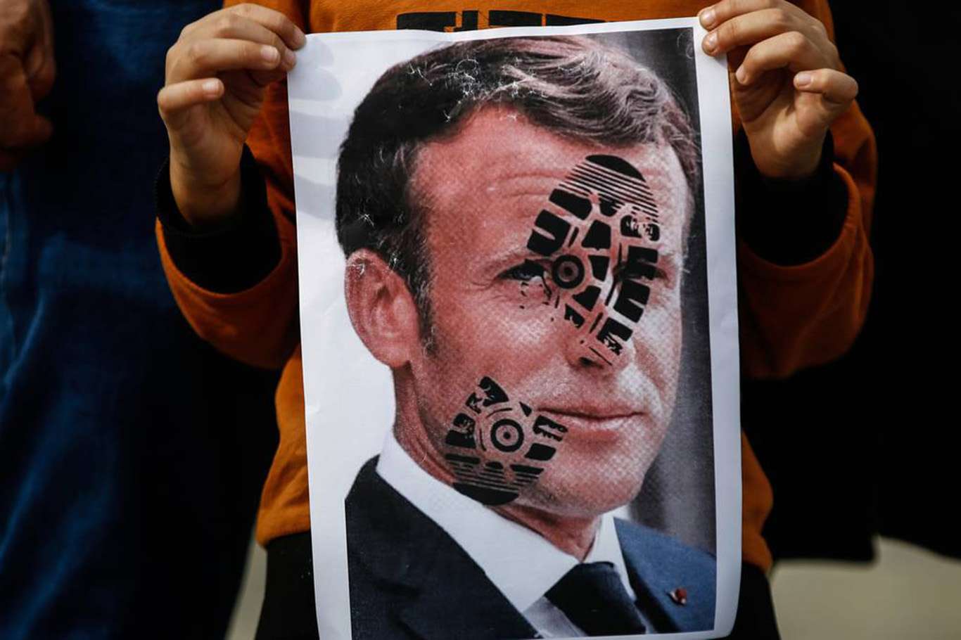Macron, Hazreti Muhammed'i hedef alan karikatürleri yine savundu